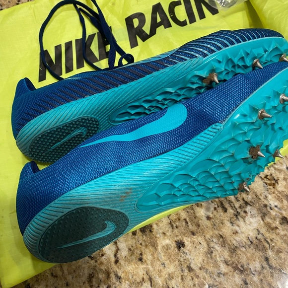 Nike track shoes with spikes - Picture 2 of 2